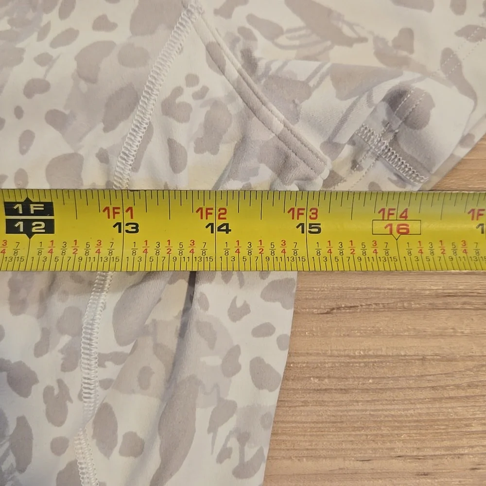 Lululemon Align Leopard Tee, Size 6 - Picture 4 of 4